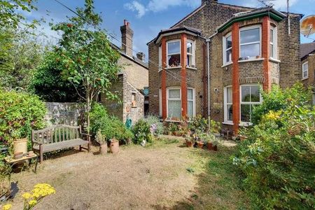 Harold Road, Upton, E13 - Photo 5