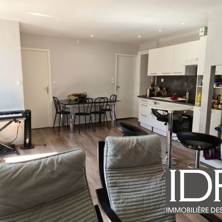 F3 CENTRE VILLE AU 1ER ETAGE - Photo 4