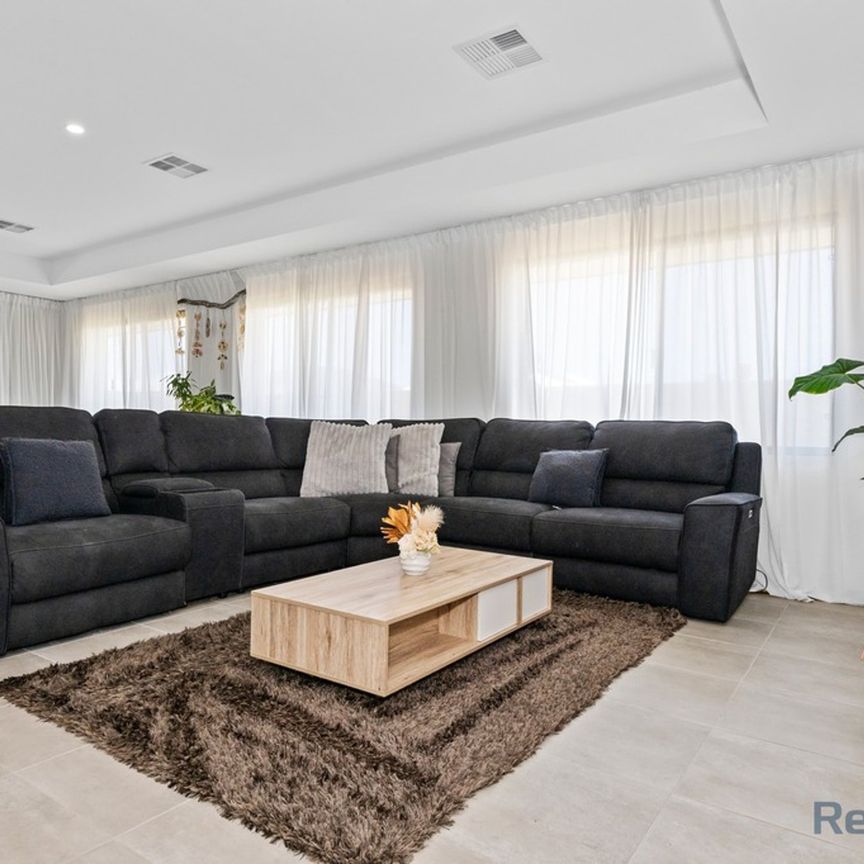 5 Bedroom Home Close to Stunning Beaches! - Photo 1