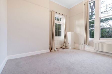 A 2 Bedroom Flat in Lansdown GL51 6PU - Photo 2