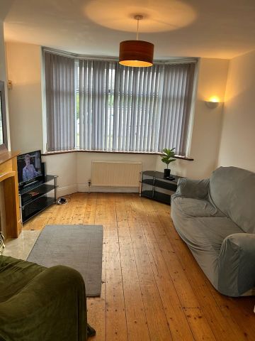 3 Bed Terraced House, Southmead Road, BS10 - Photo 3