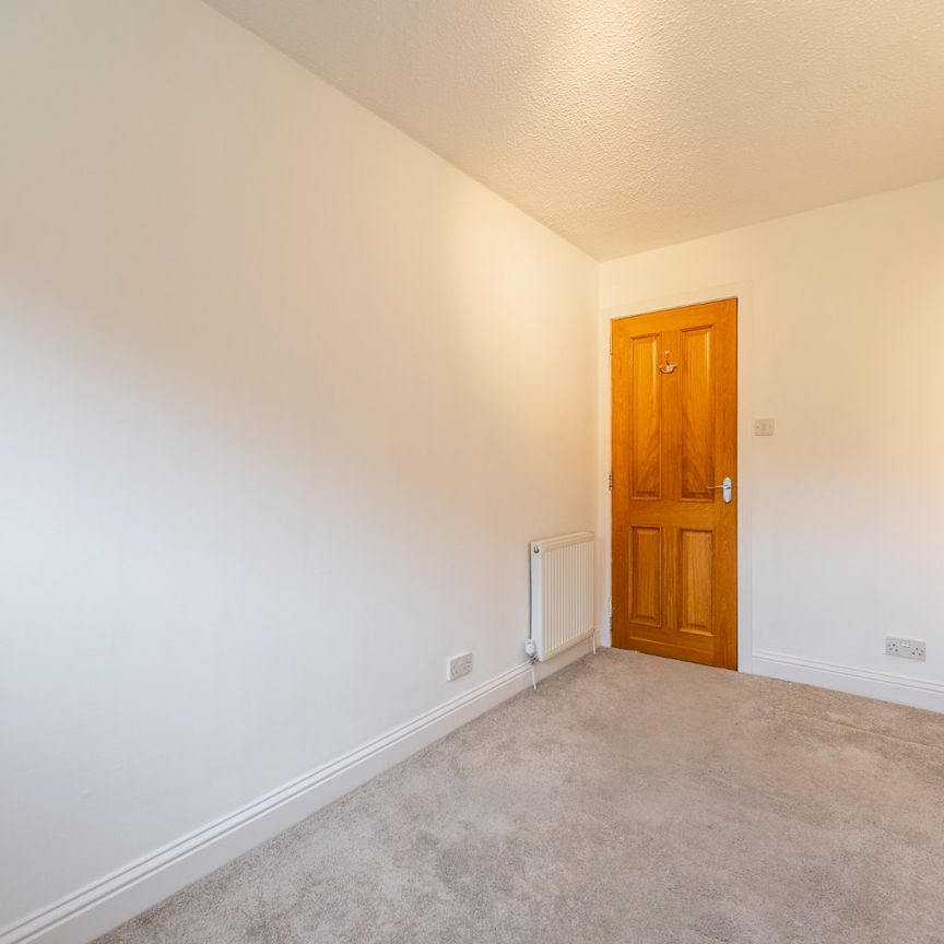 Flat 0-1 Fortingall Avenue - Photo 1