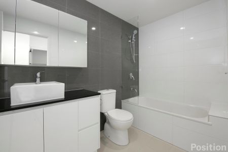 Generous Apartment – Stunning Views - Outstanding Value! - Photo 4