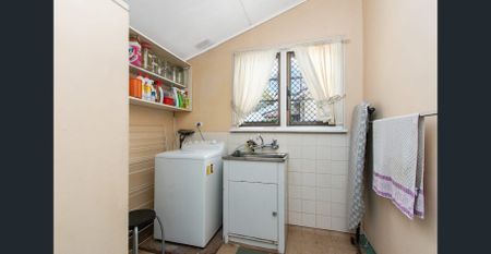 Charming Three Bedroom Home with Ample Parking in Bentley - Photo 4