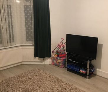 Room in a Shared House, London, E12 - Photo 6