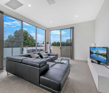 Exclusive Top-Floor Living in a Premier School Catchment - Photo 2