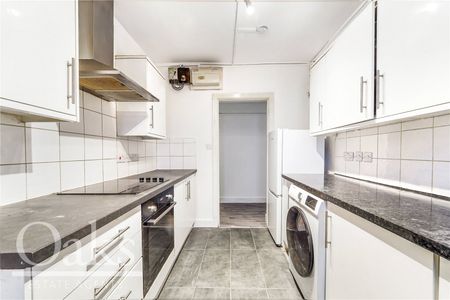 Warwick Gardens, Thornton Heath, Surrey - Photo 2