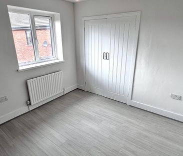 2 bedroom end of terrace house to rent - Photo 3