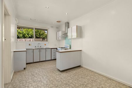 2/17 Clyde Street, Kew East VIC 3102 - Photo 4