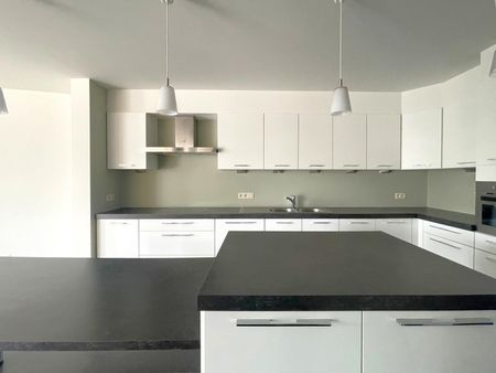 RUIM APPARTEMENT MET 3 SLPK, RUIM ZW-TERRAS EN GARAGE - Foto 3