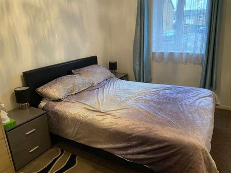 The House Martins, Cage Lane, Felixstowe, IP11 - Photo 3