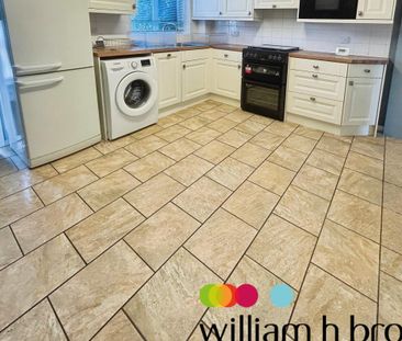 High Street - Photo 3