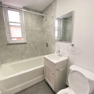 5821 - 5821 CHEMIN COTE ST LUC, Montréal - Photo 2