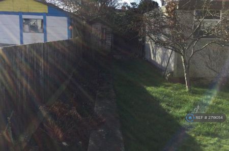 1 bedroom in a house share to rent - Photo 4