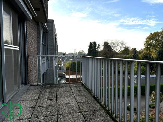 Ruim appartement met 2 slaapkamers, terras en garage in het centrum van Geel. - Photo 1