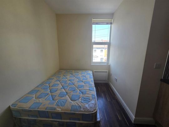 Studio Flat, Clarence Road, CR0 - Photo 1