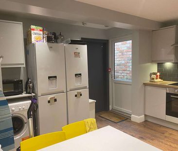 OX Living is proud to present this high-quality 6-bedroom co-living... - Photo 2