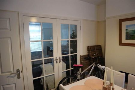 32 Aigburth Park, Belfast, BT4 1PQ - Photo 2