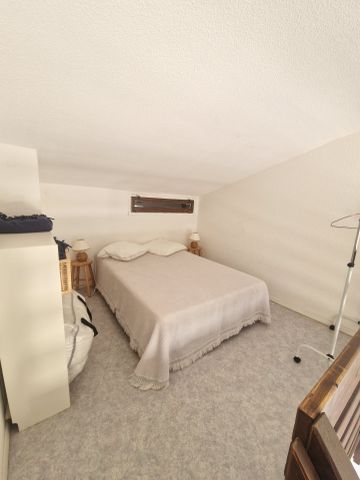 SAINT PIERRE LA MER, SUPERBE STUDIO MEZZANINE MEUBLE AVEC TERRASSE. - Photo 2