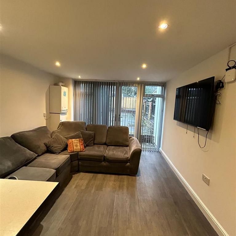1 bedroom in a house share to rent - Photo 1