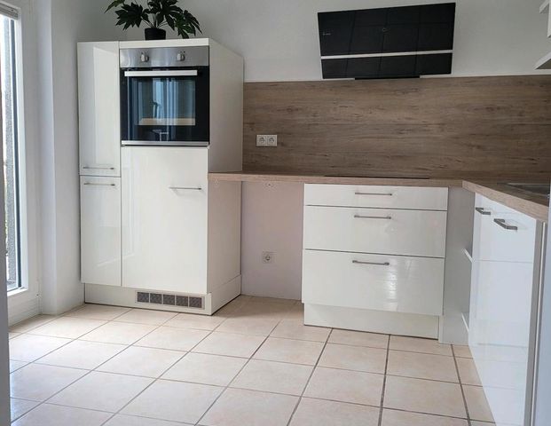 LAHNSTEIN, Burgstr. 61, 1.OG, 2 ZKB/EBK/BALKON/KELLER - Foto 1