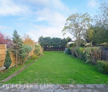 Edenfield Gardens, Surrey, Worcester Park - Photo 2