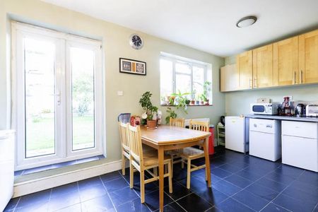Modern House - Photo 4