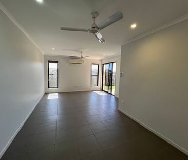 2/2 Makybe Diva Drive, Ooralea - Photo 2