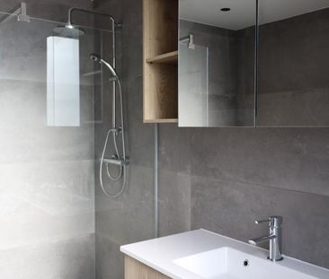 Volledig gerenoveerde woning met 2 slpk, tuin met terras voor 935 E... - Photo 6