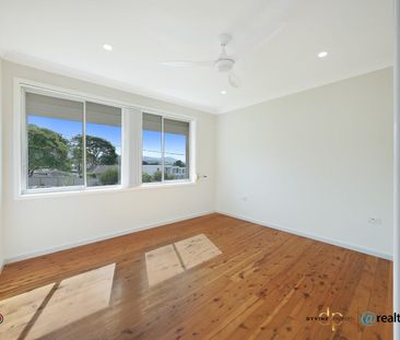 Spacious 3-Bedroom Home with Outdoor Entertaining Area - Photo 2