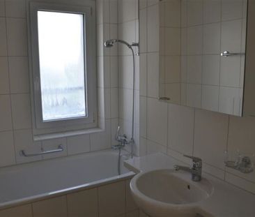 Quiet and central 2.5-room apartment in Baar - Foto 4