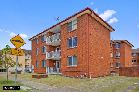 MGM MARTIN - UPDATED TWO BEDROOM APARTMENT - Photo 4