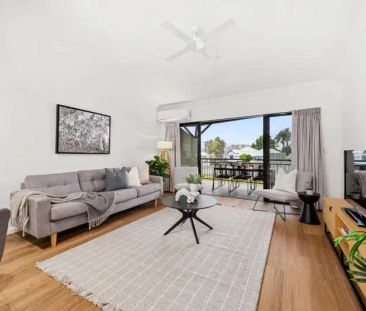 “Outstanding Top Floor Furnished Apartment with City Views!” - Photo 2