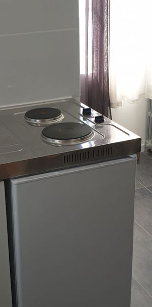 STUDIO 21 m² en rez -chaussée secteur Paix ,bus devant, au calme. - Photo 1