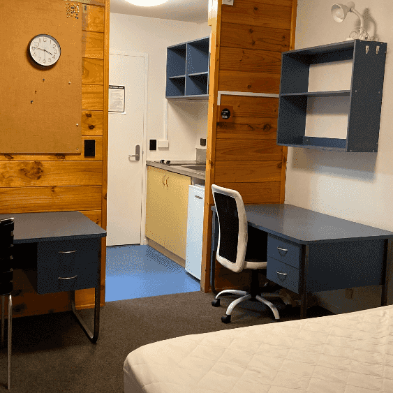 Fully furnished studio unit with one bathroom on the ground floor - Photo 1