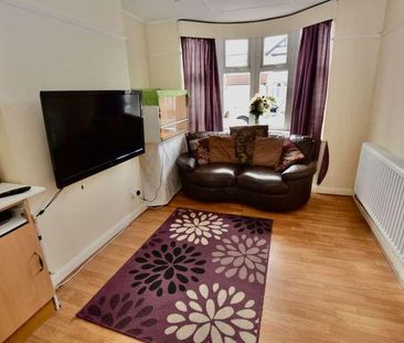 Waverley Avenue, Twickenham, TW2 - Photo 1