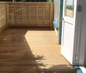 Cosy Kelburn 1BR w/ Deck - Photo 5