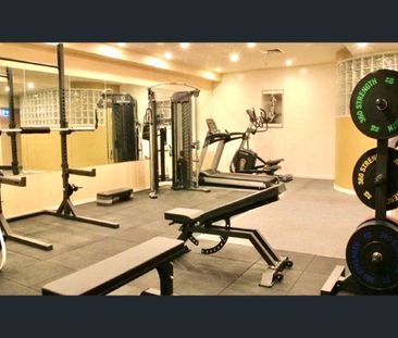 FULLY FURNISHED, NEAR RMIT & MELBOURNE UNIT - Photo 1