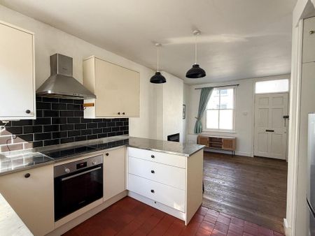 2 bedroom terraced house to rent - Photo 4
