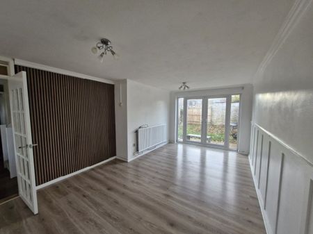 PETERBOROUGH - Photo 2