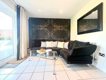 5 bedroom detached house to rent - Photo 3