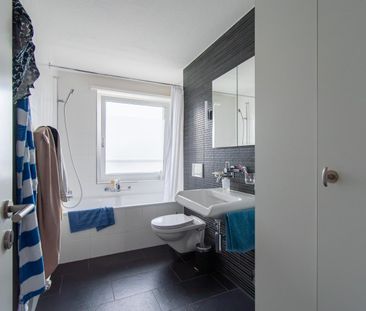 Helle 3.5 Zimmer-Wohnung mit Balkon und schöner Aussicht - Foto 1
