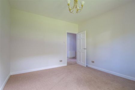 4 bedroom detached house to rent - Photo 3