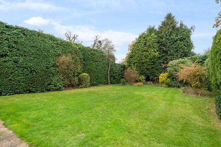 West Grove, Hersham, Walton-on-thames, Surrey, KT12 - Photo 5