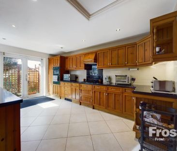 3 bedroom semi-detached house to rent - Photo 6