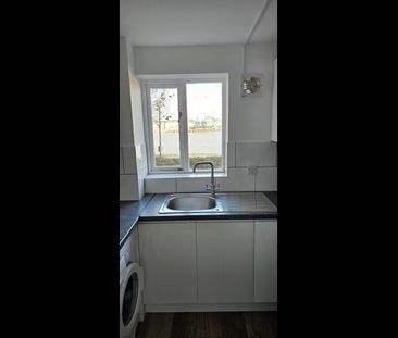 2 Bed Flat, Redding House, SE18 - Photo 6