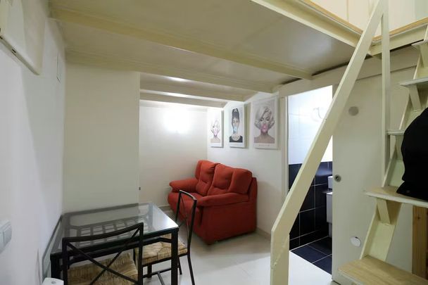 Calle del Garellano, Madrid, Community of Madrid 28039 - Foto 1