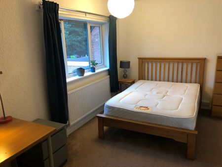 4 Bed Terraced House, Prior Deram Walk, CV4 - Photo 4