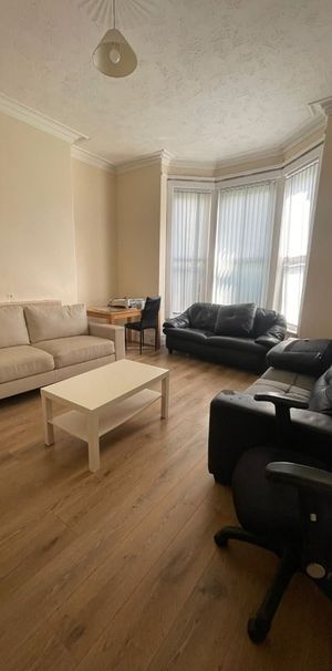 Room in a Shared House, Beulah View, LS3 - Photo 1