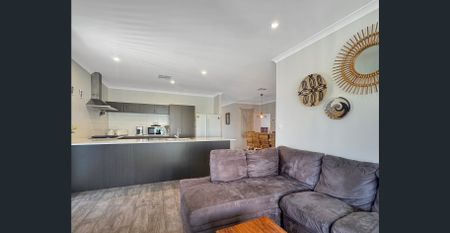 Fully-Furnished Home Opposite Beautiful Park - Photo 3